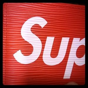 Supreme Louis Vuitton wallet UA